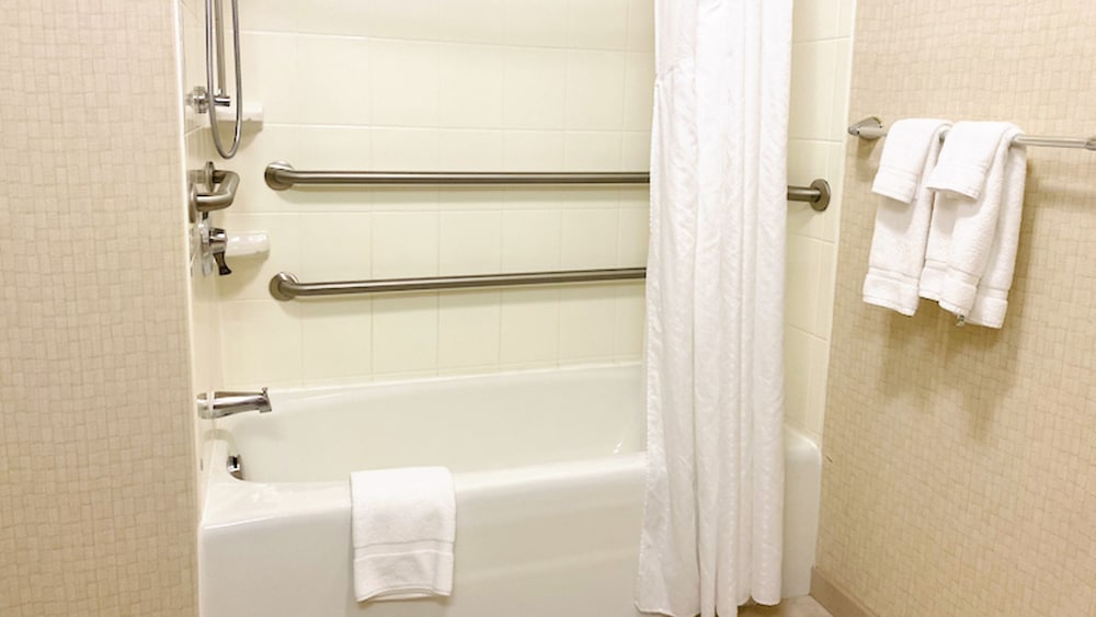 Suite, 2 Queen Beds, Accessible Bathtub (Communications) - Photo 3