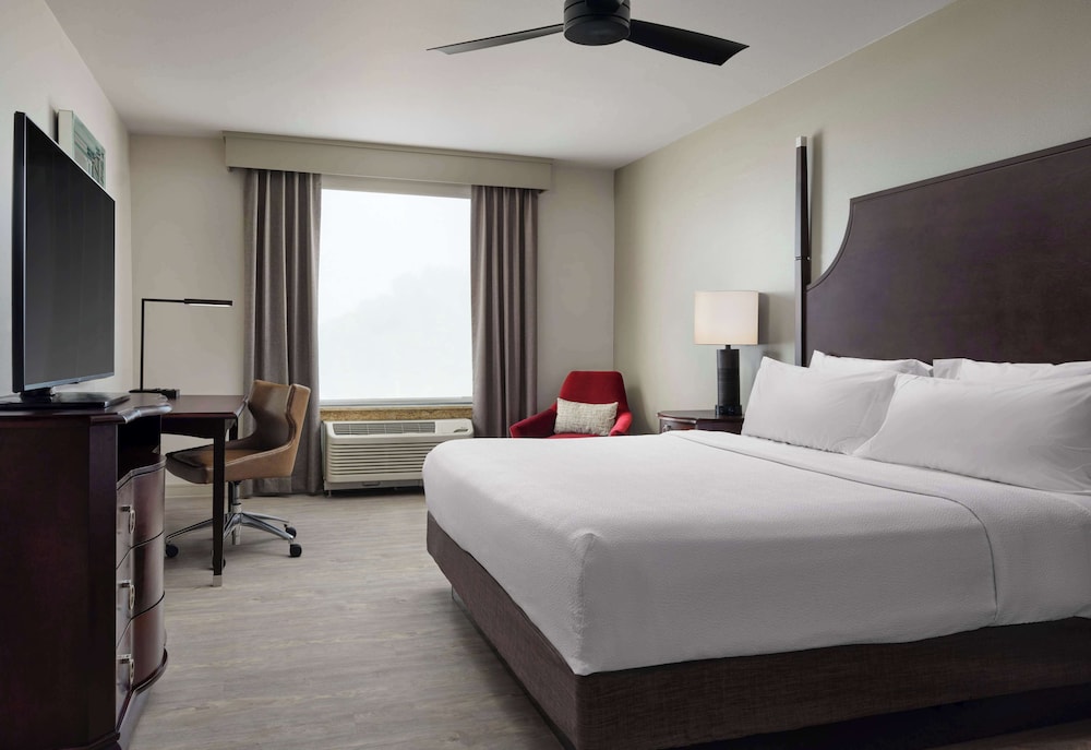 Suite, Accessible - Photo 3