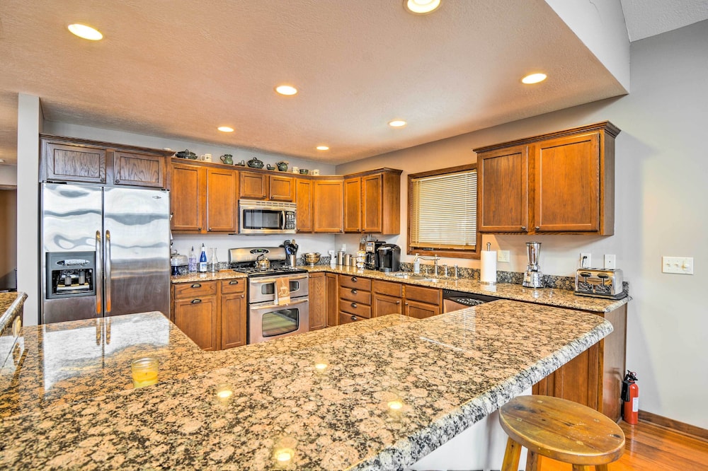 House (4 Bedrooms) photo 2