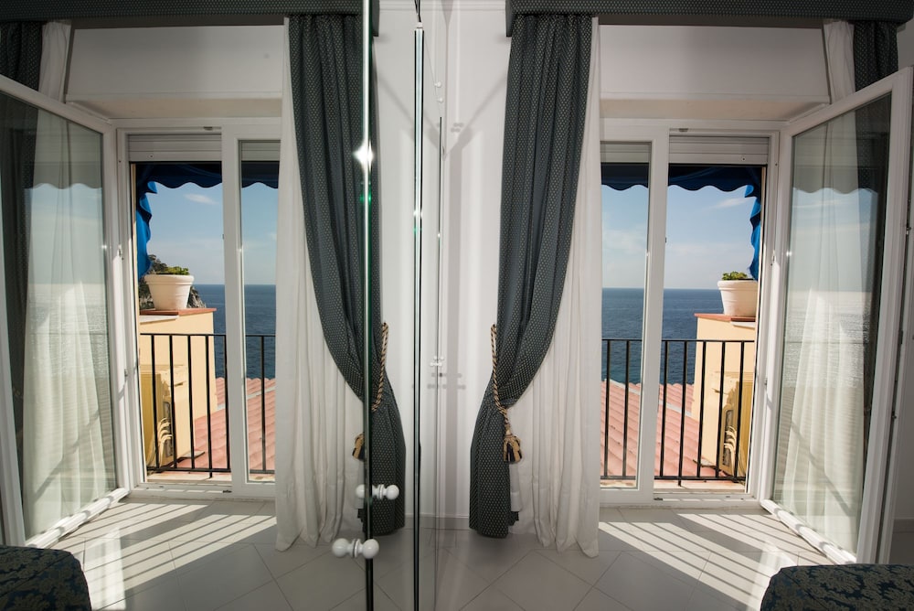 Superior Room, Sea View - Photo 4