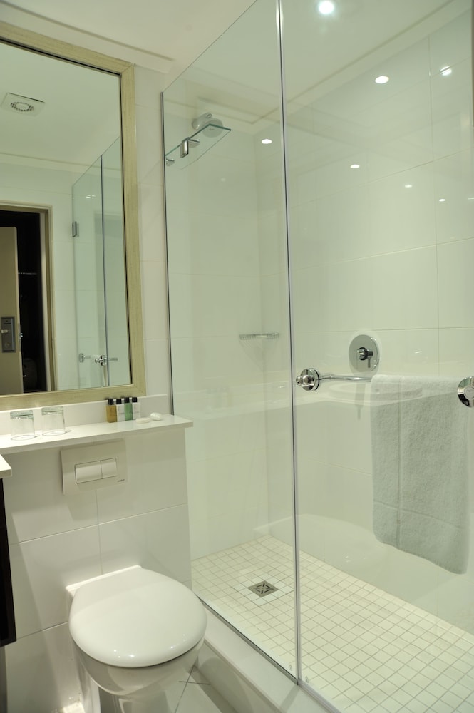 Standard Room (Queen) - Photo 8