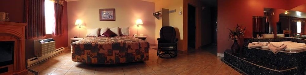 Deluxe Room, 1 King Bed, Jetted Tub photo 2