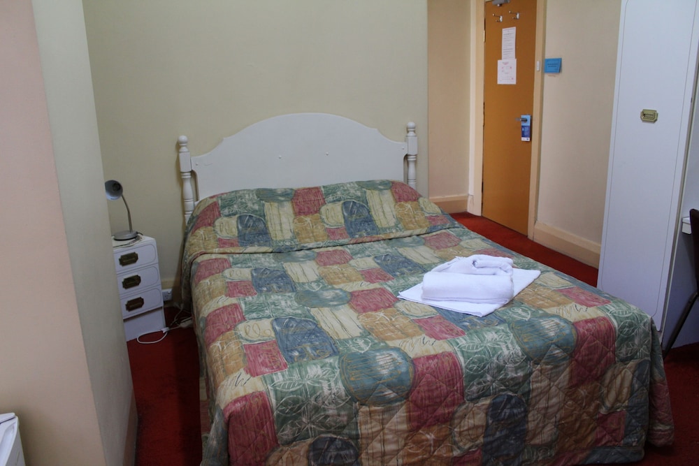 Queen Room With Private Bathroom