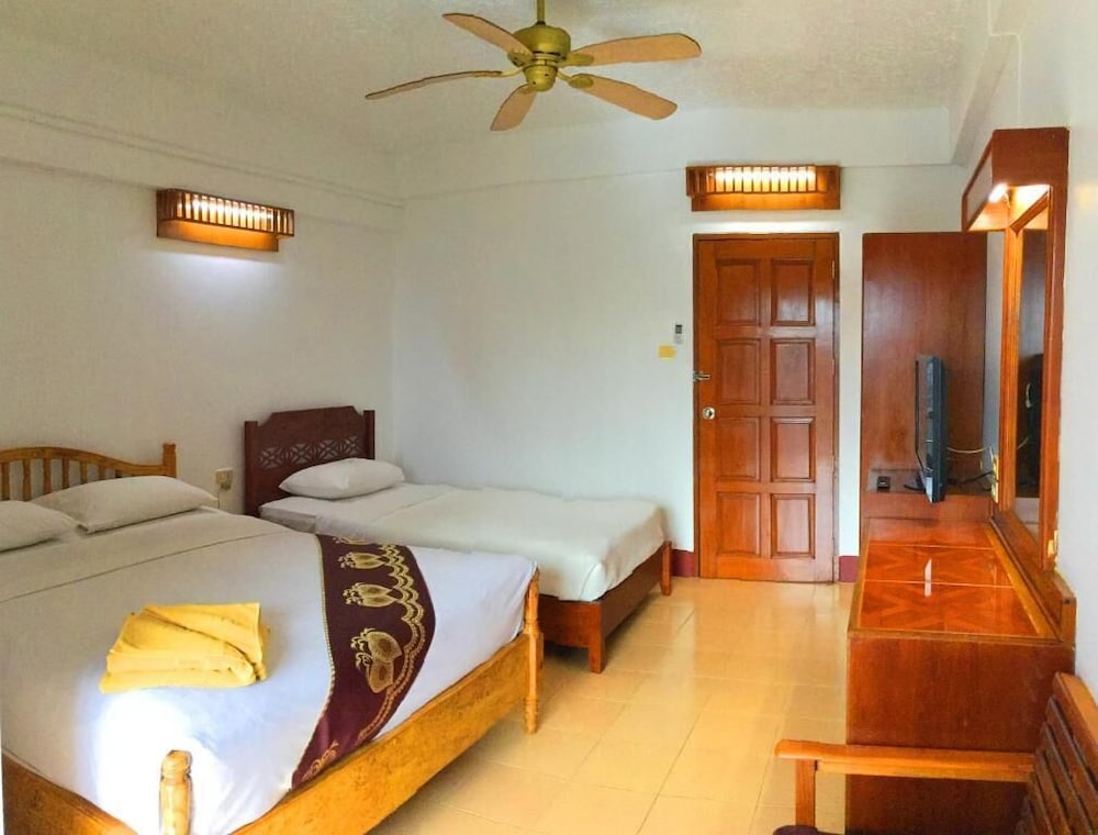 Superior Triple Room, 2 Twin Beds, Non Smoking, City View