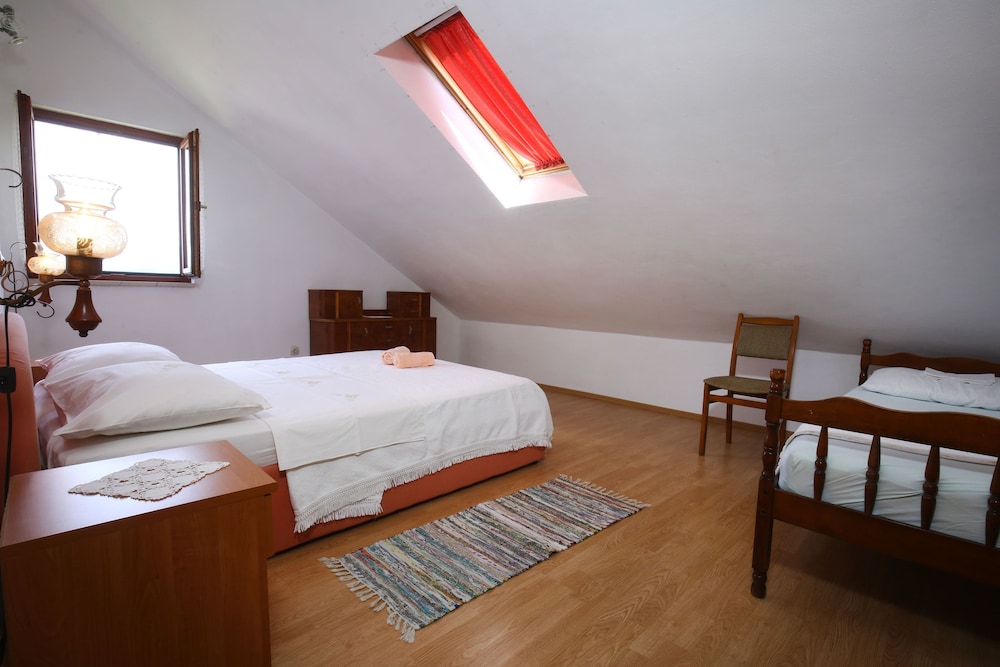 Apartment (A2)