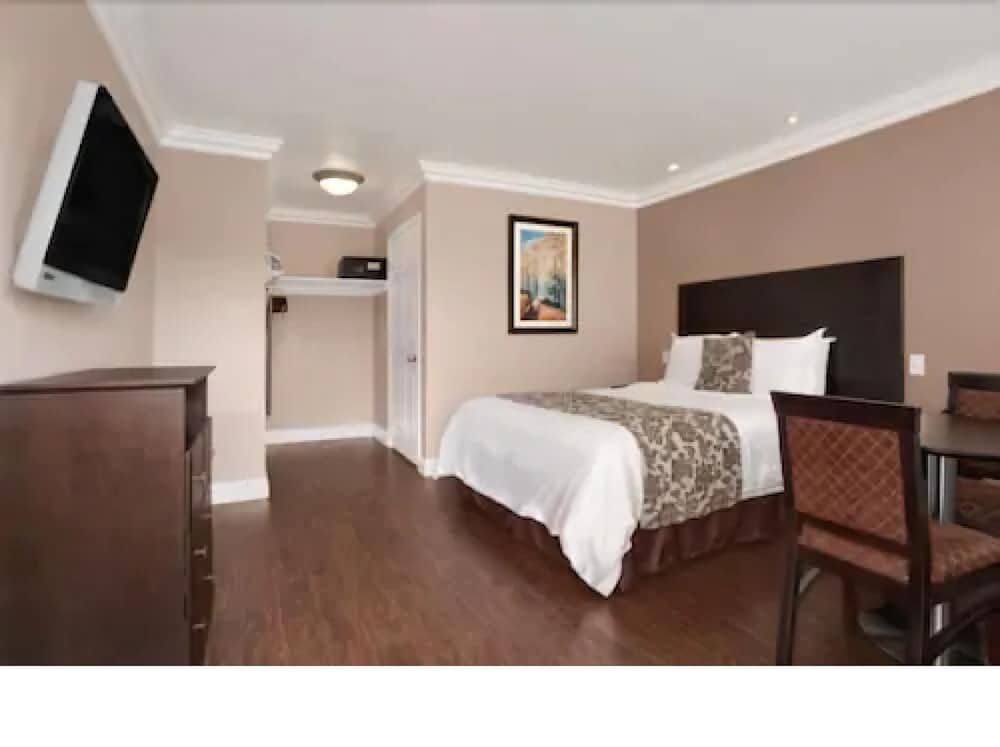 Standard Room, 1 Queen Bed - Photo 1