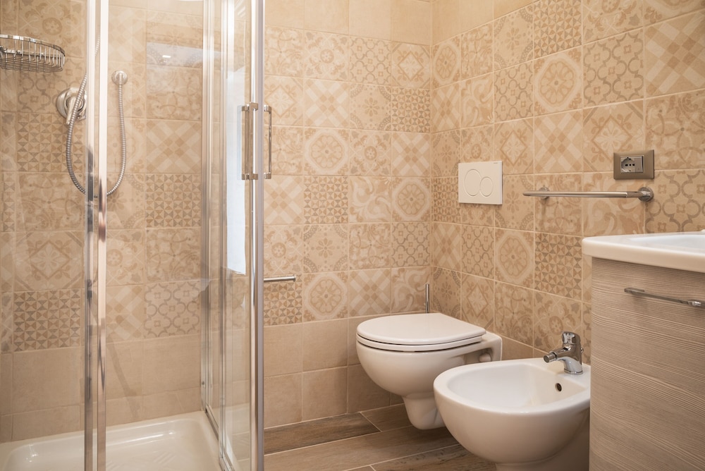 Double Room - Photo 13