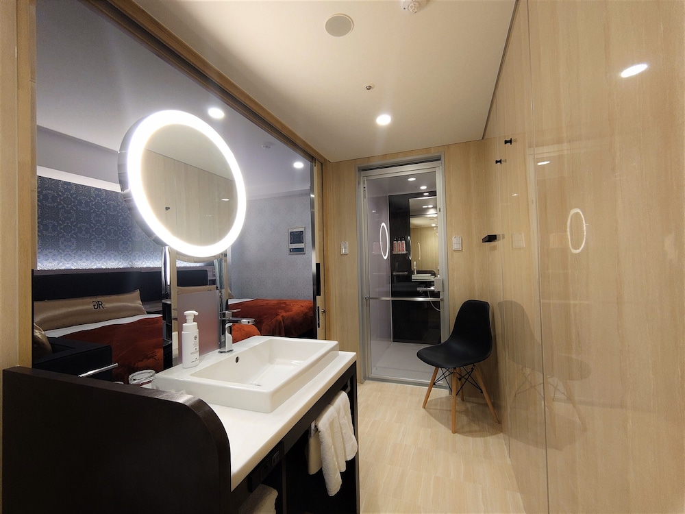 Premium Twin Room, with 2 Semi Double Beds, Non Smoking - Photo 15