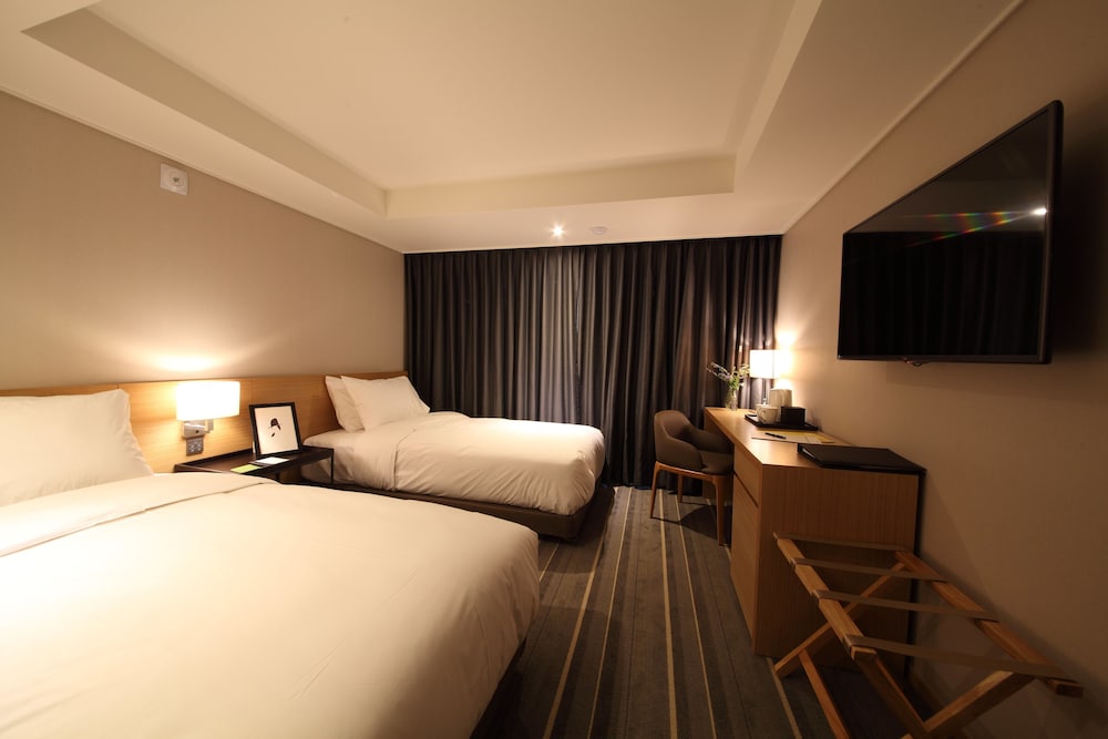 Superior Twin Room - 24 hour stay photo 2