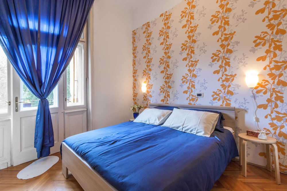Apartment, Multiple Beds