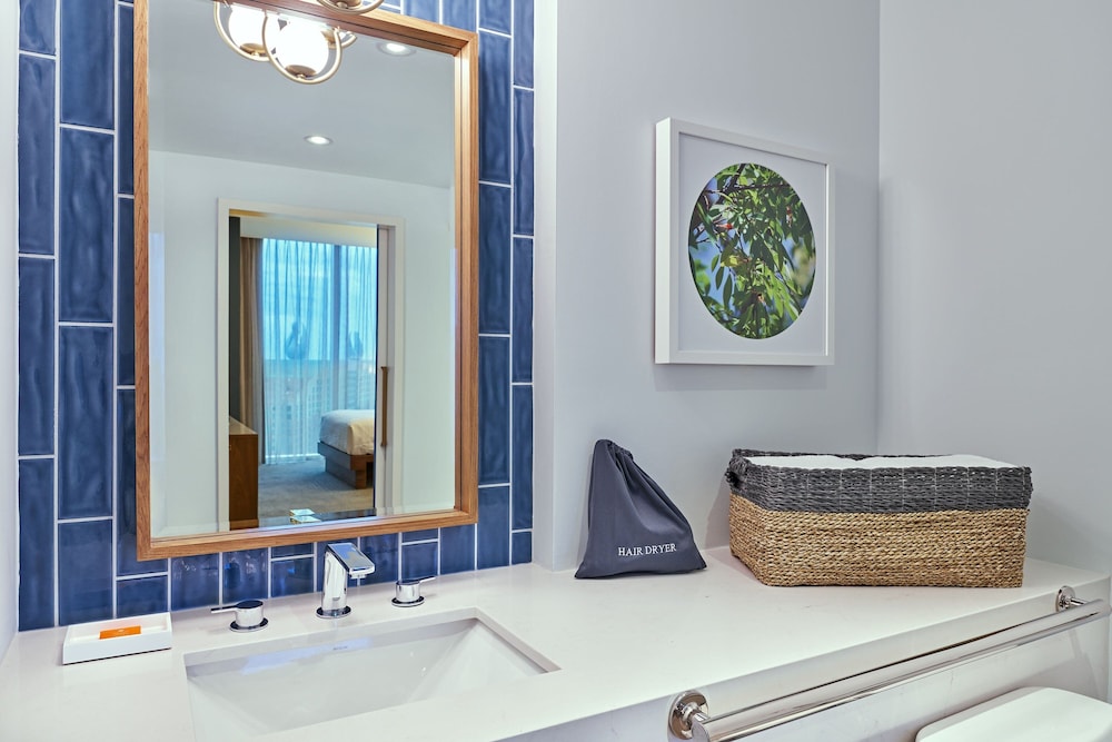 Signature Suite thumbnail 6