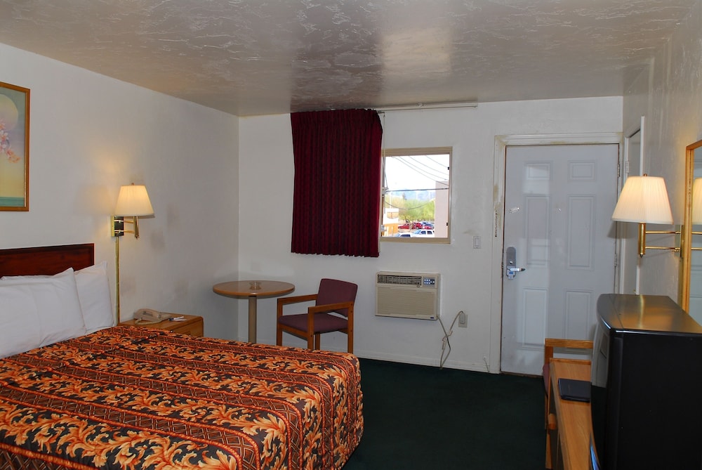Standard Room, 1 Queen Bed, Non Smoking photo 2