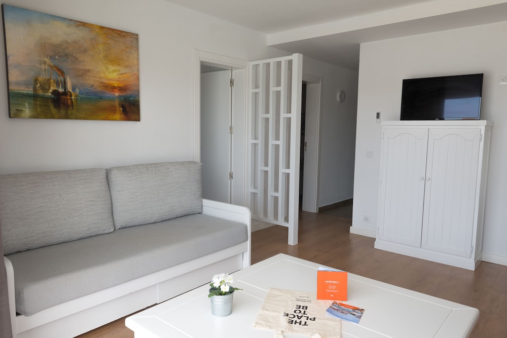 Apartment, 2 Bedrooms, Balcony, Pool View - Photo 8