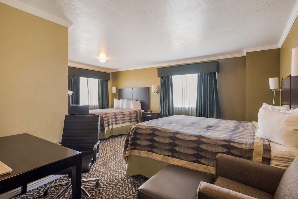 Suite, Multiple Beds, Non Smoking, Refrigerator (2nd Floor) - Photo 1