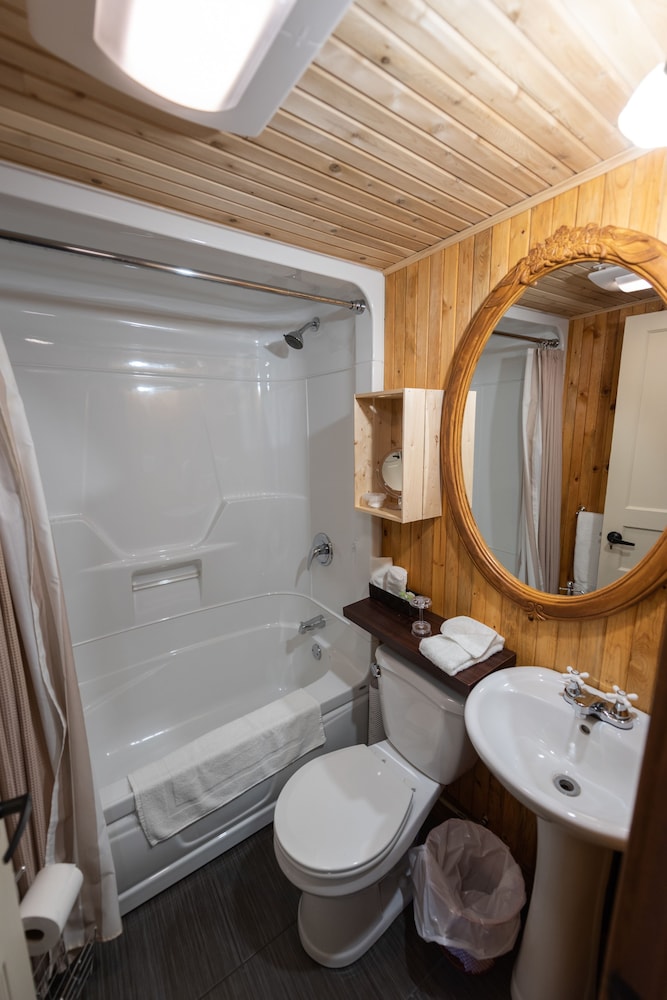 Economy Suite, 1 Double Bed, Non Smoking, Sea View photo 2