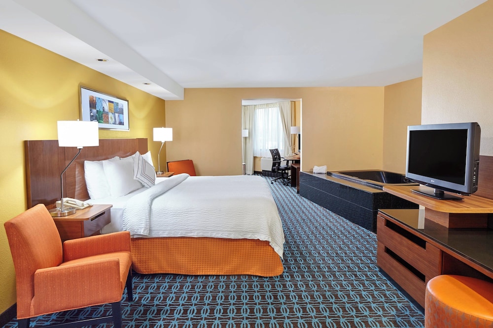 Suite, 1 Bedroom - Photo 1