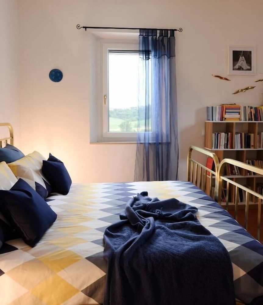 Classic Triple Room, Hill View photo 2