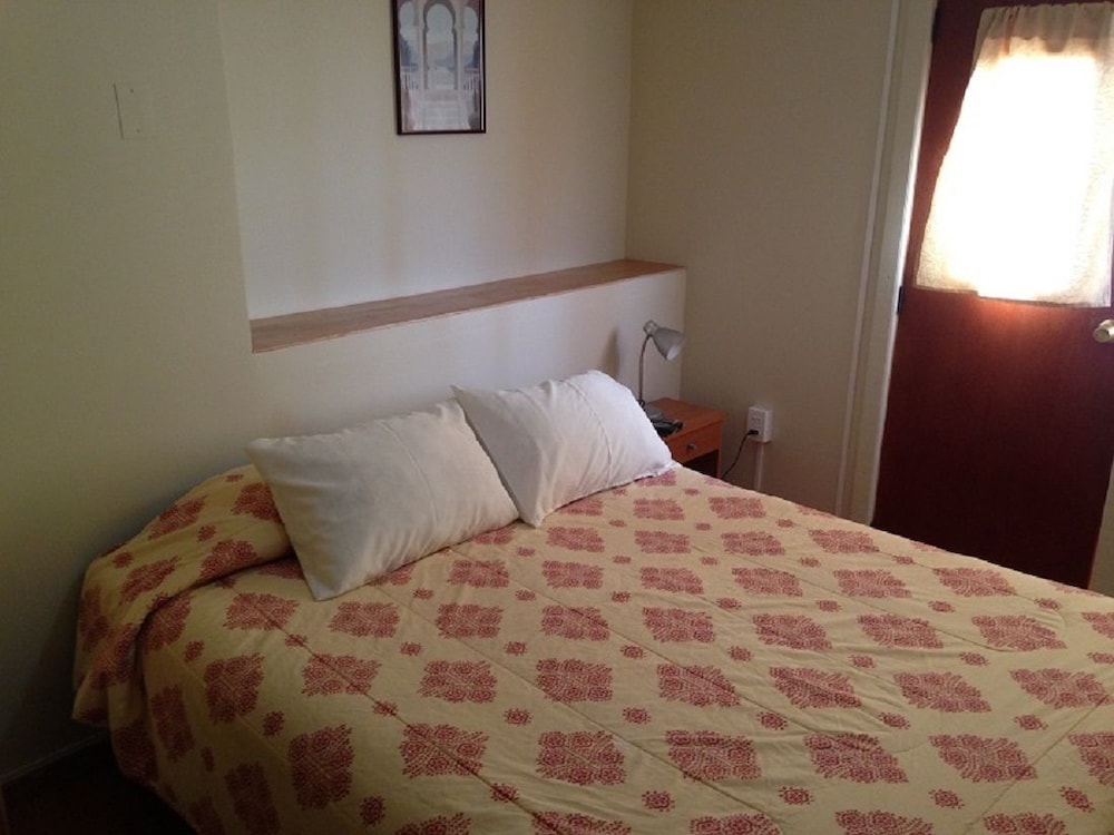 Basic Single Room, 1 Twin Bed photo 3