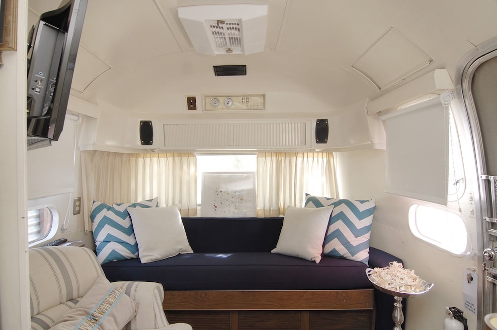 Vintage Airstream 27 Foot -Two Twins photo 1