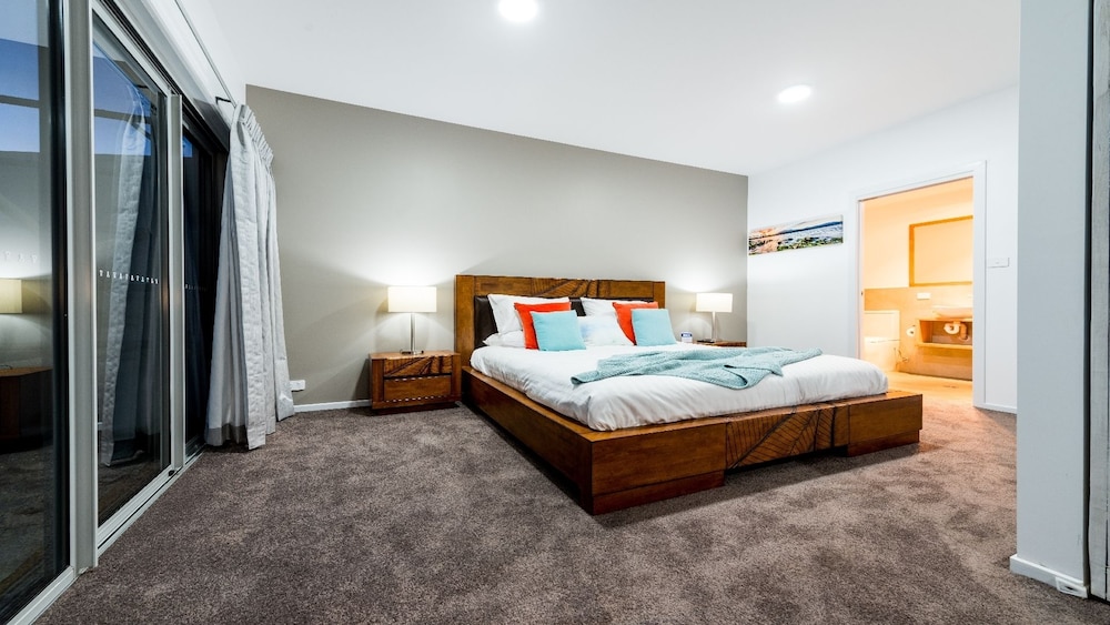 Executive Apartment, 2 Bedrooms, 2 Bathrooms, River View photo 3