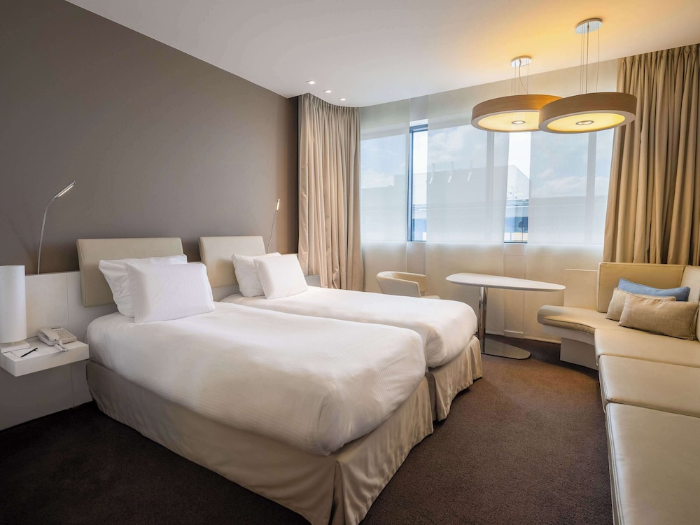 Family Room, 1 King Bed with Sofa bed, City View