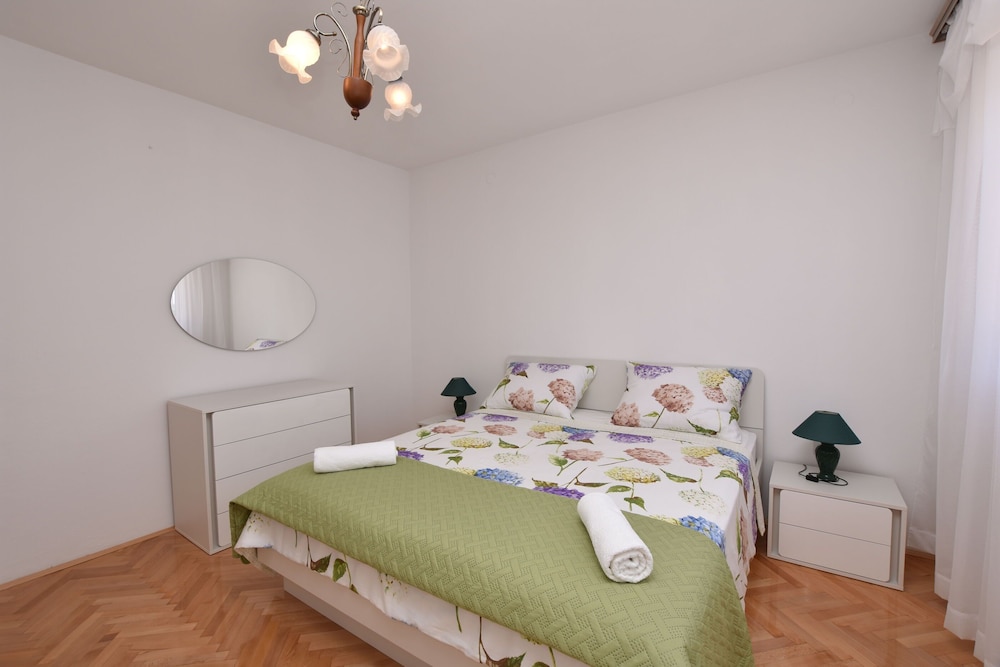 Apartment (A2)