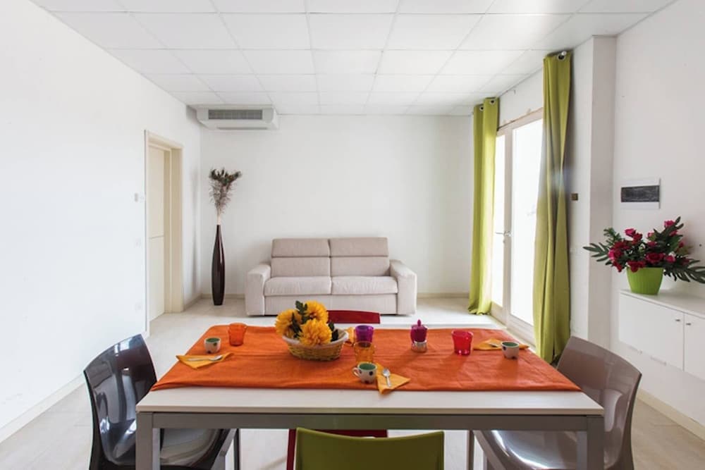 Deluxe Suite, Kitchen, Garden View