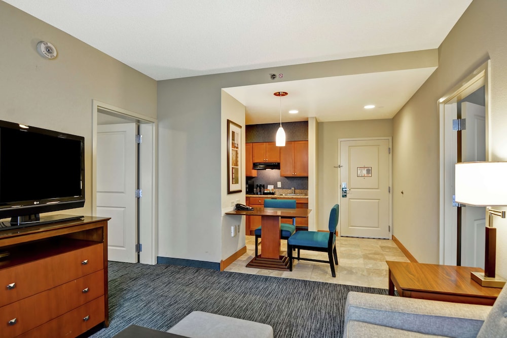 Suite, Two Bedroom Two Bath, Accessible - Photo 4