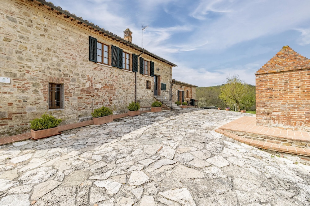 Villa photo 2