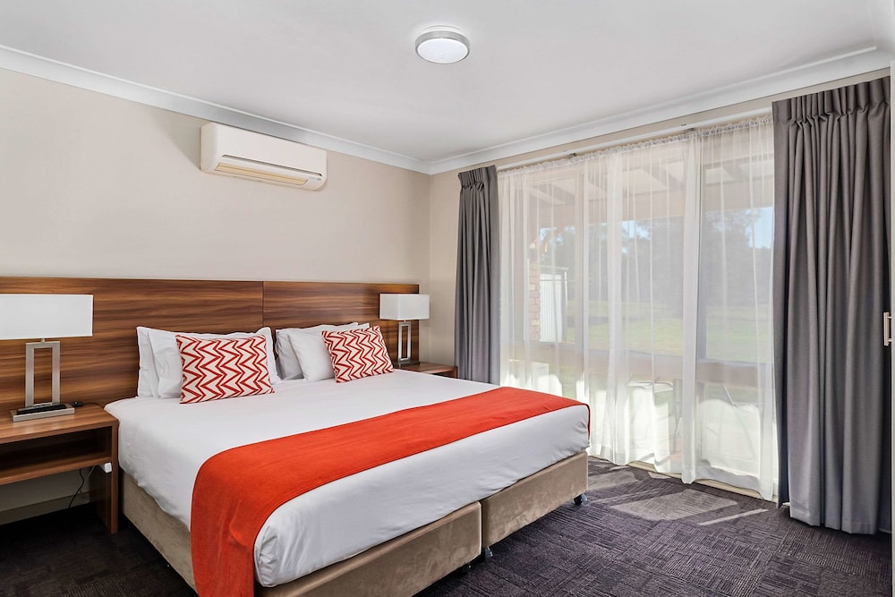 Executive Suite, 1 King Bed, Non Smoking - Photo 2