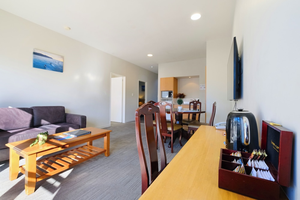 Two Bedroom Suite thumbnail 6