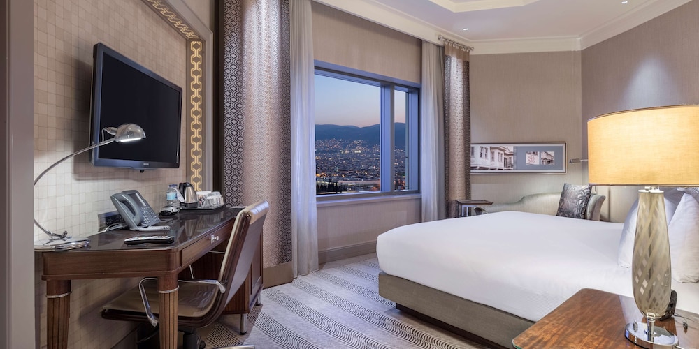 Executive Room, 1 King Bed, Club Lounge Access, Corner