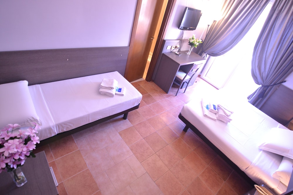 Classic Triple Room photo 1