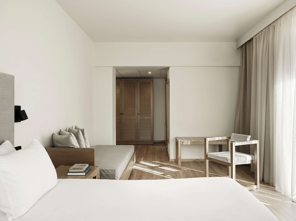 Deluxe Room, 1 Bedroom, Balcony - Photo 1