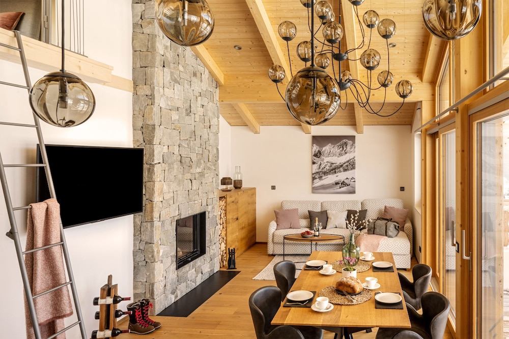 Junior Penthouse photo 1