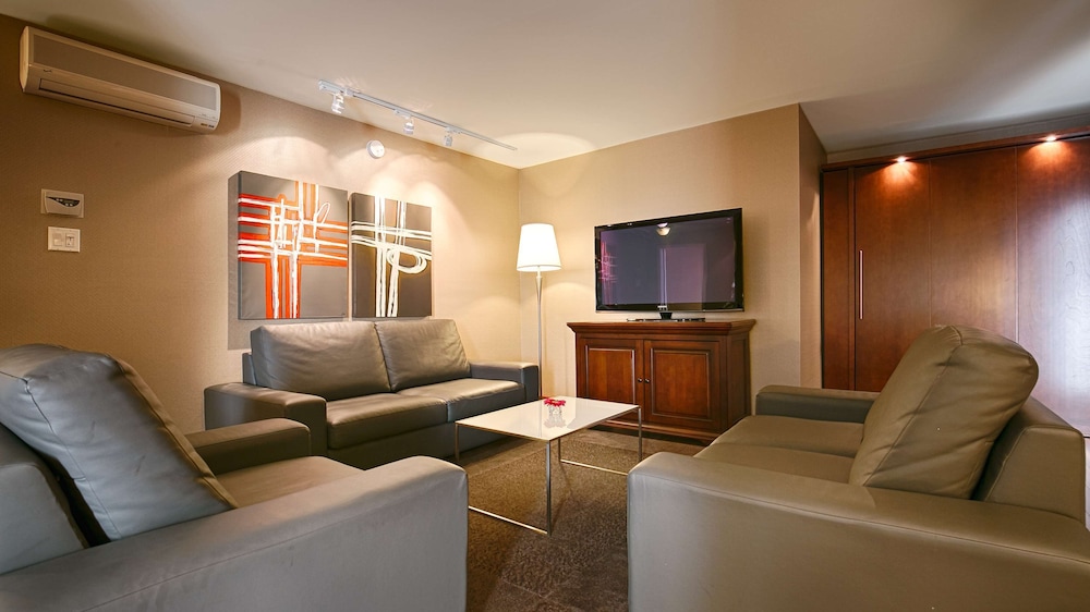 Suite, 1 King Bed, Non Smoking, Jetted Tub (Living Room) - Photo 3