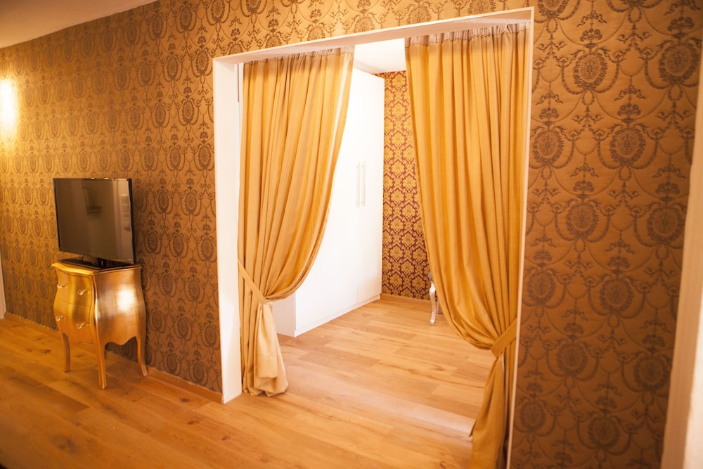 Deluxe Apartment, 1 Bedroom, Kitchenette photo 2