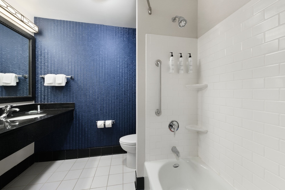 Room, 2 Queen Beds (Hearing Accessible) - Photo 4
