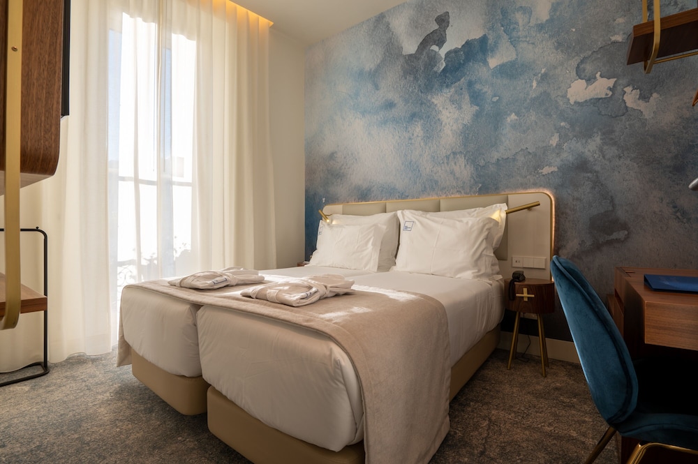 Junior Double or Twin Room, City View - Photo 2