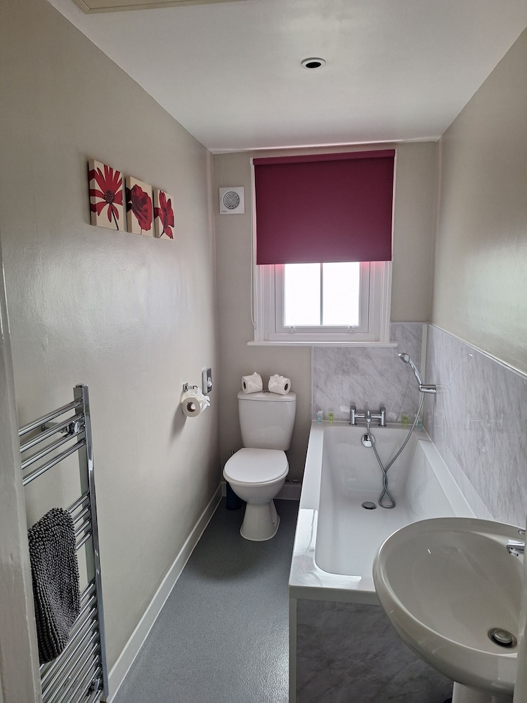 Room-comfortable Guest Room With a Bath, Photo 10