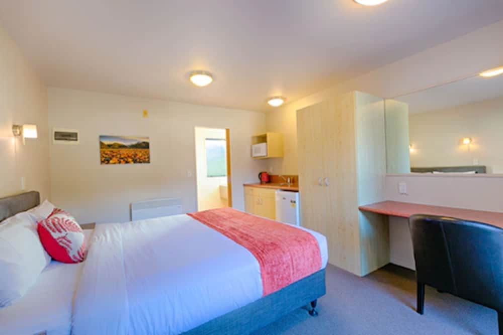 Studio, 1 King Bed, Mountain View - Photo 4