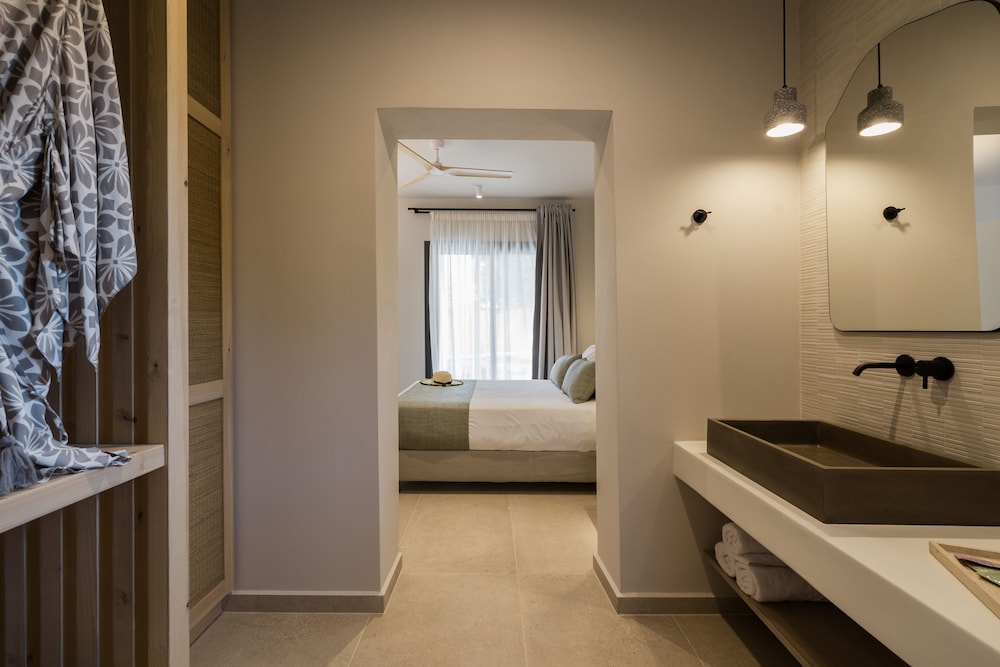 Suite, Sea View