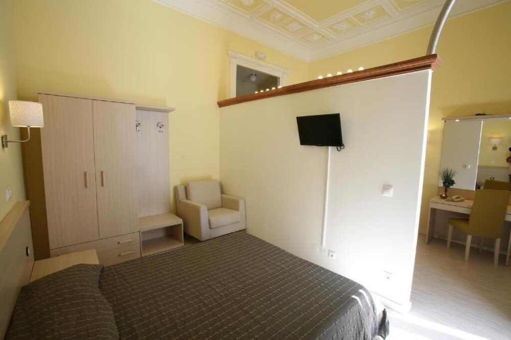 Economy Triple Room