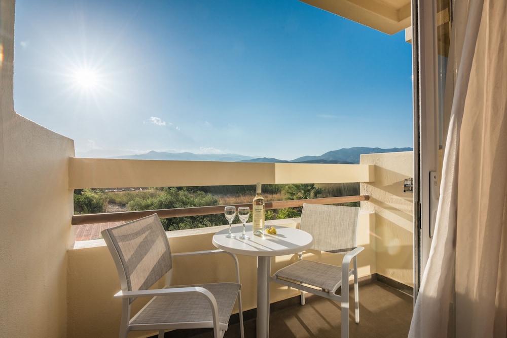 Double Or Twin Room, Partial Sea View photo 2