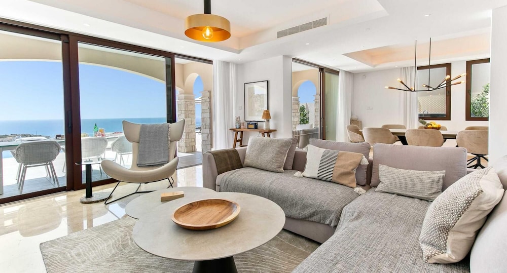Villa photo 3