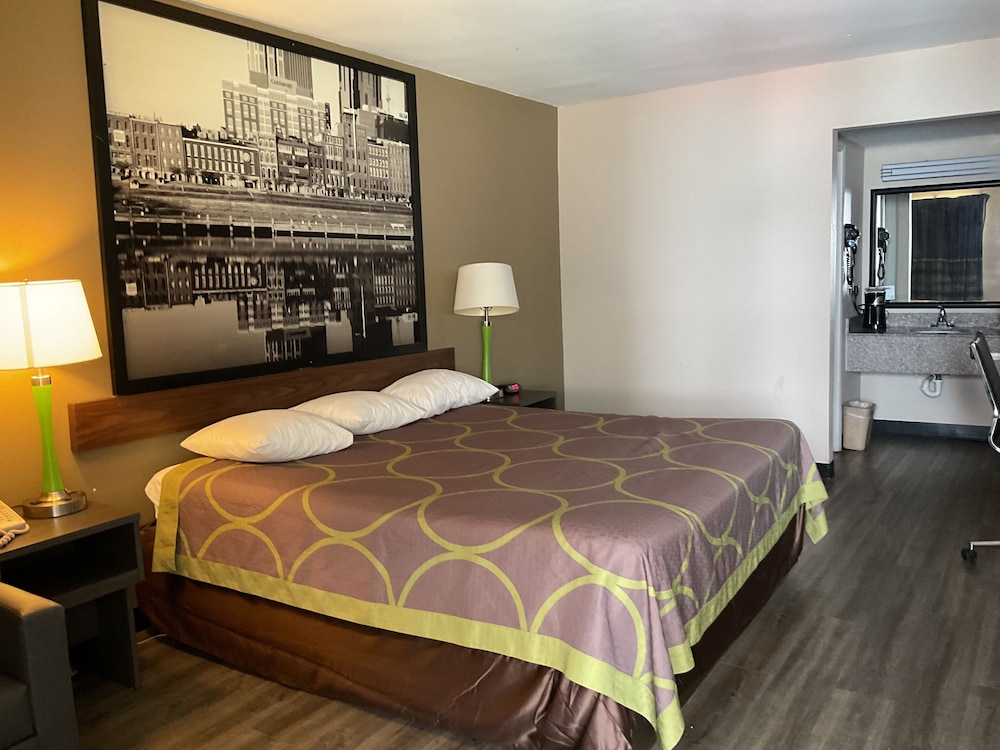 Standard Room, 1 King Bed, Smoking photo 1