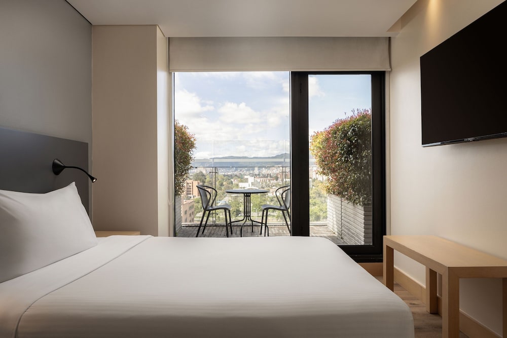 Suite, 1 Bedroom, Terrace - Photo 1
