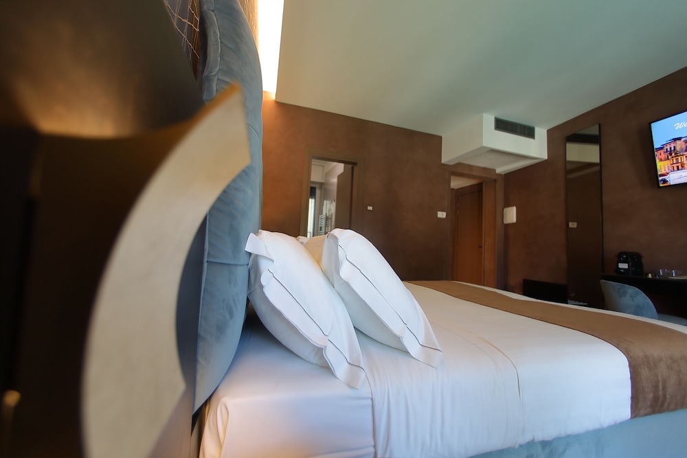 Deluxe Triple Room - Photo 2
