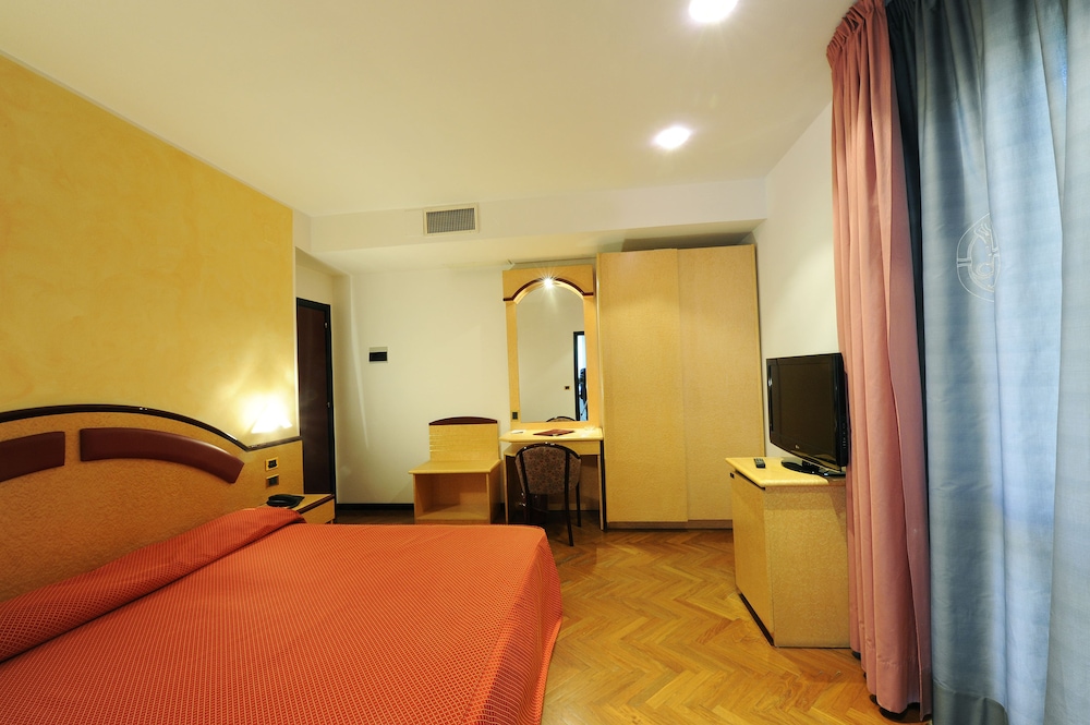 Standard Triple Room - Photo 1