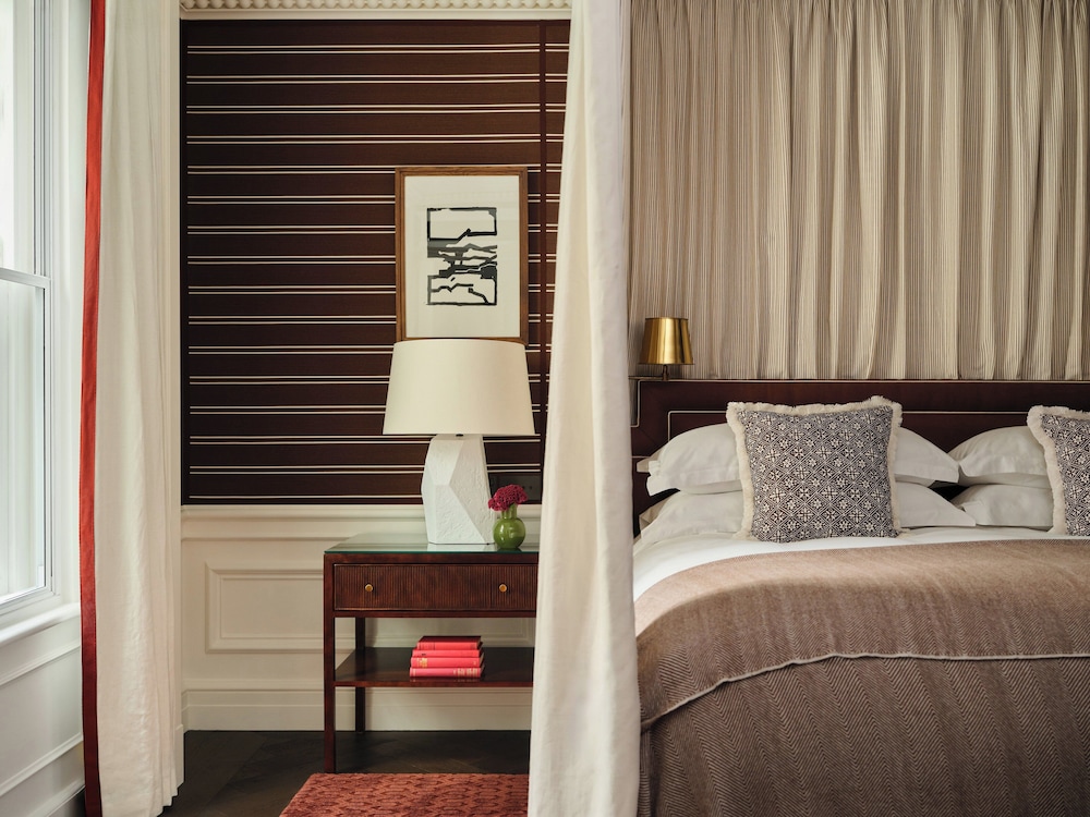 Suite (Clara Dow) photo 1